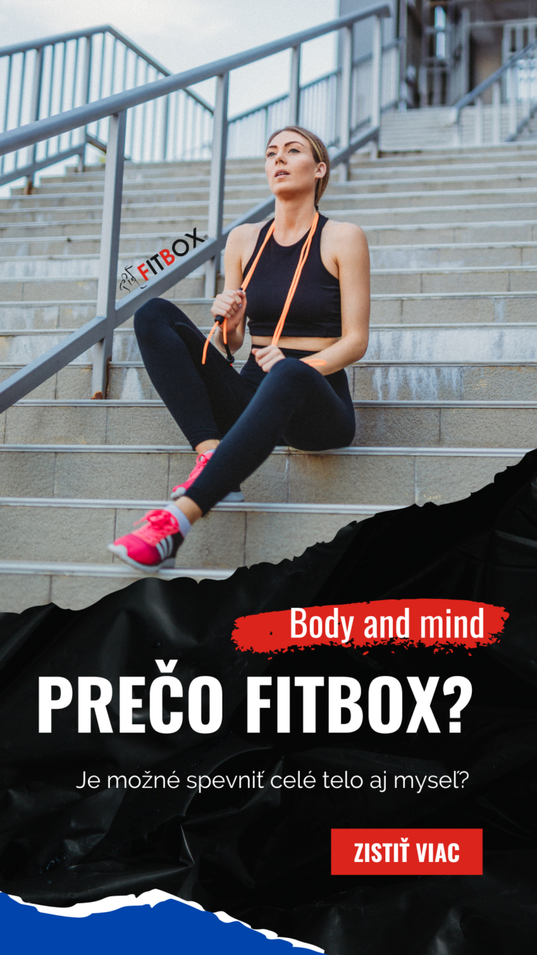 Žena sedí na schodoch a rozmýšľa prečo chodí na Fitbox